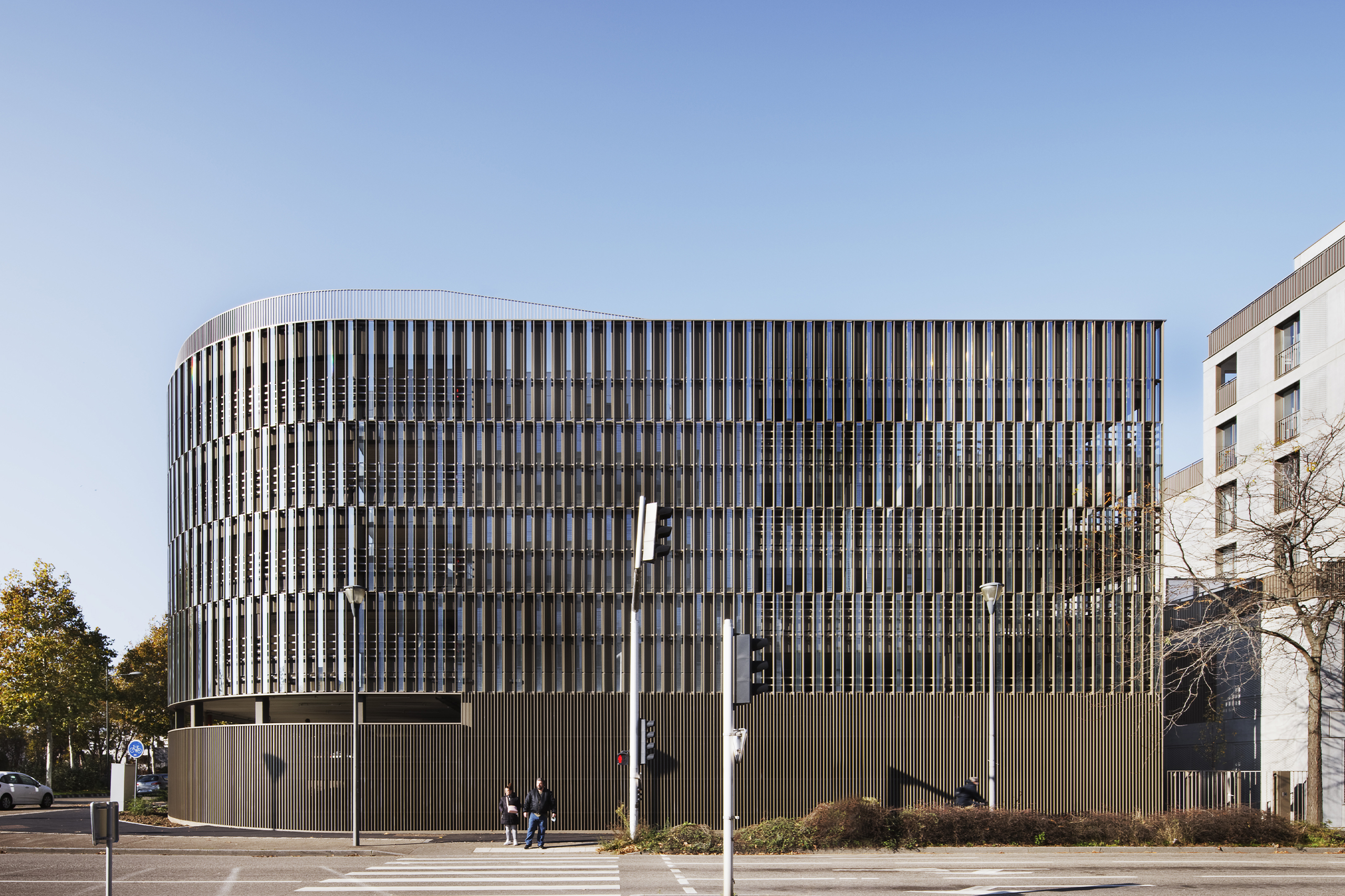 Construction d’un parking silo de 340 places, éco-quartier Danube de Strasbourg (67) COSA assure également la coordination urbaine de l’îlot et la construction d’un immeuble de logement et activités