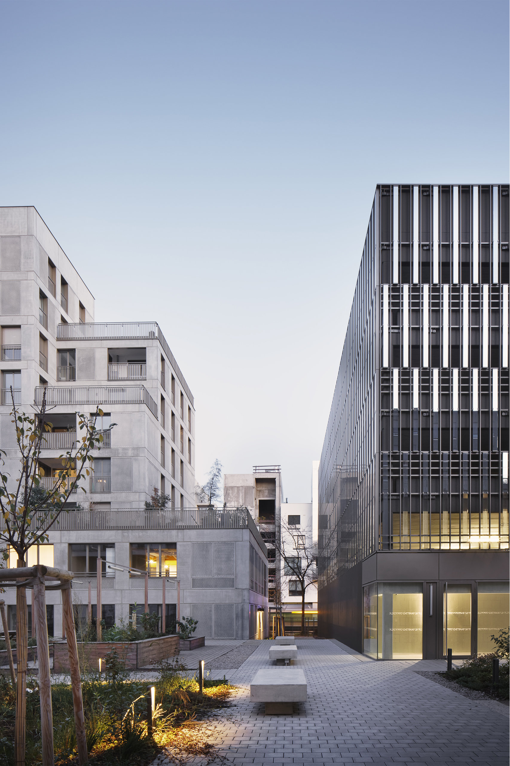 Construction d’un parking silo de 340 places, éco-quartier Danube de Strasbourg (67) COSA assure également la coordination urbaine de l’îlot et la construction d’un immeuble de logement et activités